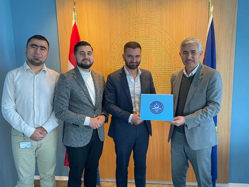 Avrupa Doğu Türkistan Maarif Vakfı Heyetinden DENK Milletvekilleriyle Hollanda Parlamentosu’nda İstişare