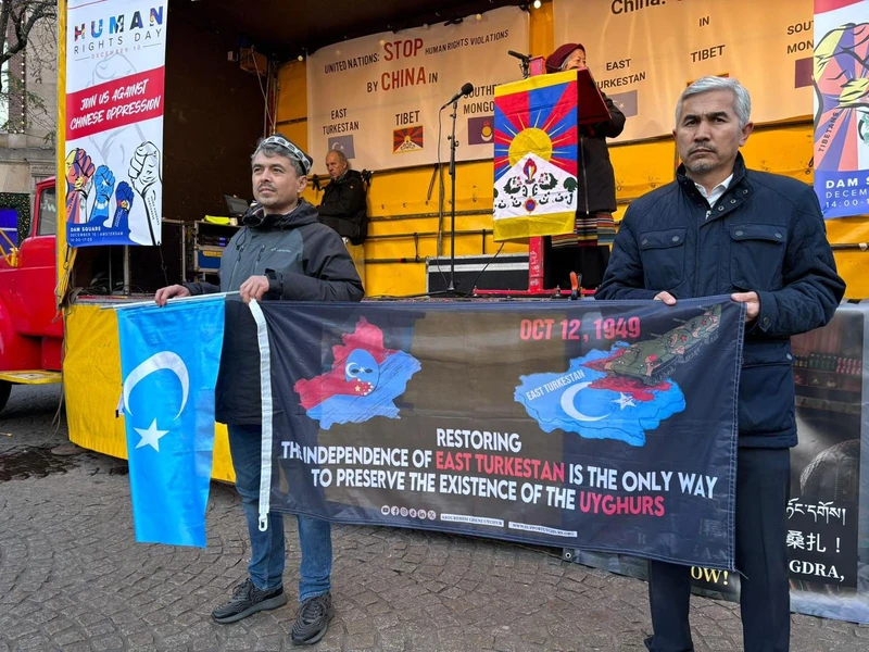 Vakfımız Dünya İnsan Hakları Günü’nde Zulme Karşı Dam Meydanı’ndaydı