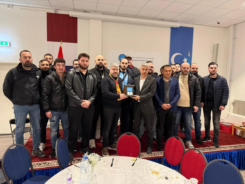 Hollanda Gençliği İftar Sofrasında Buluştu