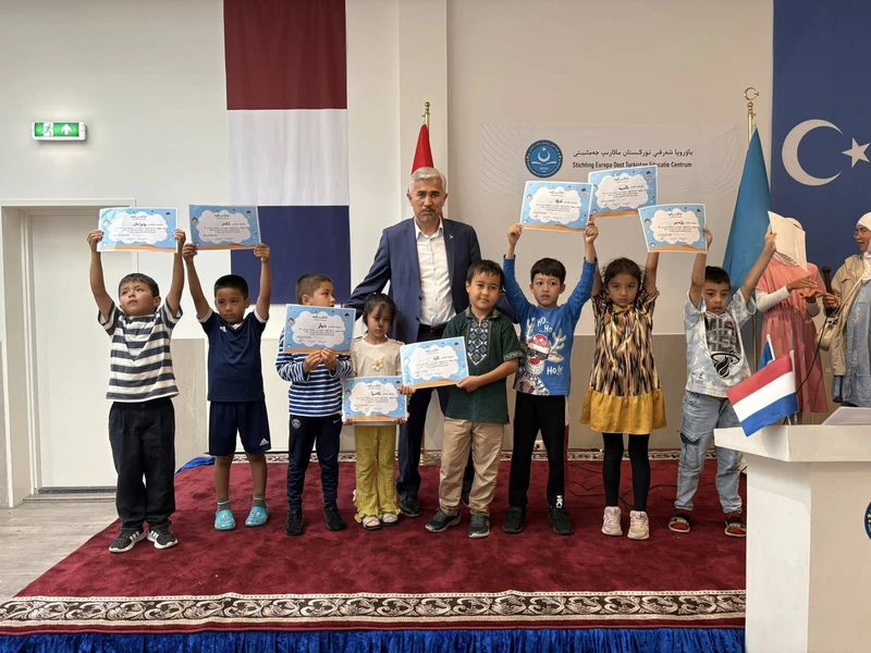 Betekenisvolle activiteiten van de Oeigoerse taalschool in Nederland