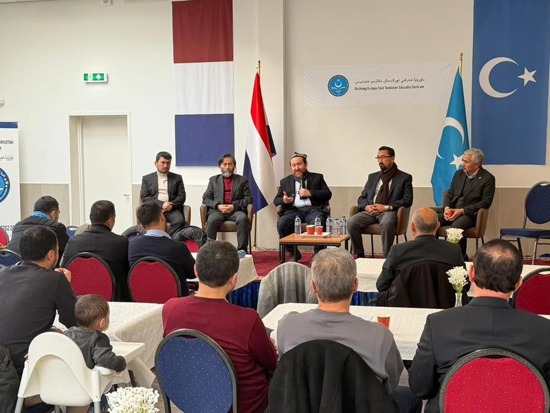 ئاياللارنىڭ ناشتىلىق يىغىلىشى ۋە مۆھتەرەم ئۇستازلار بىلەن ئېلىپ بېرىلغان قىزغىن ئۇچرىشىش