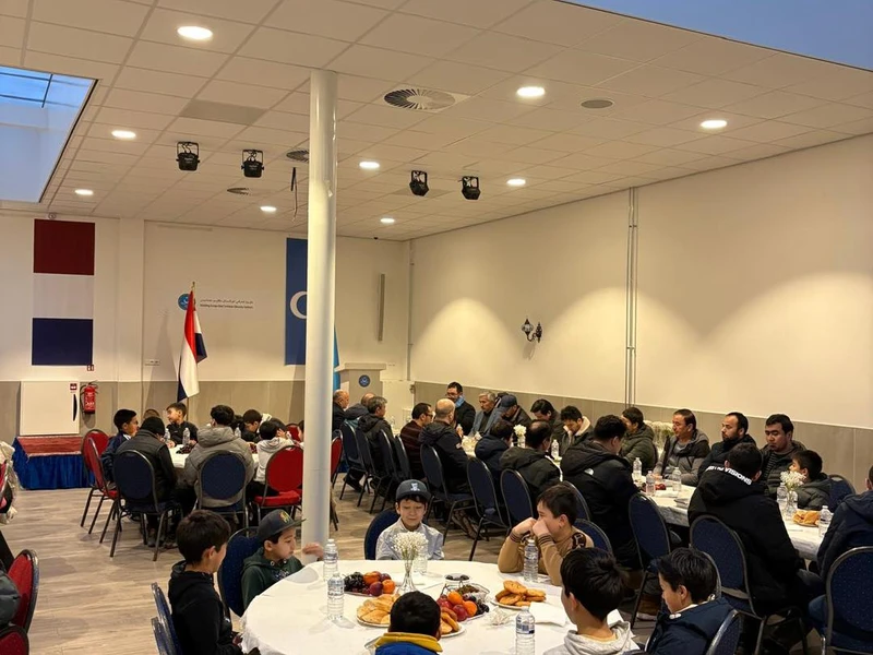 De Vreugde van de Eerste Iftar: Harten Verbonden en Rijke Tafels bij Onze Stichting
